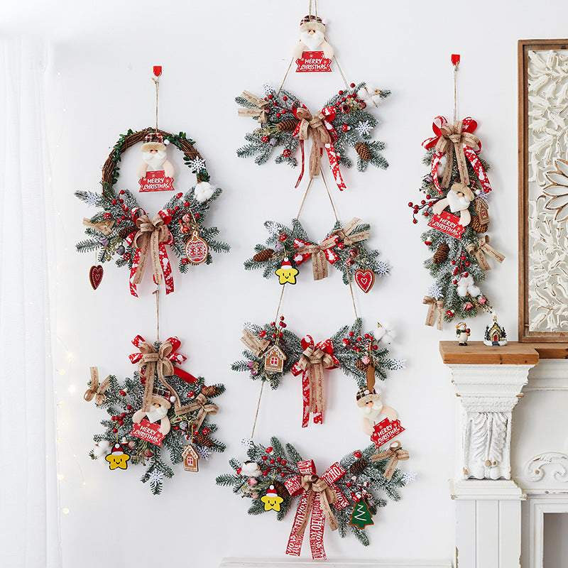 Snowflake-shaped pendant Christmas decoration in natural rattan finish