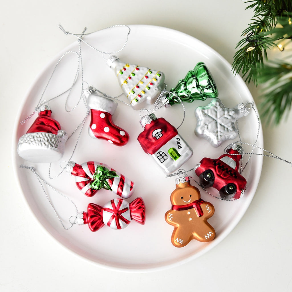 Festive snowman pendant in simple, elegant design