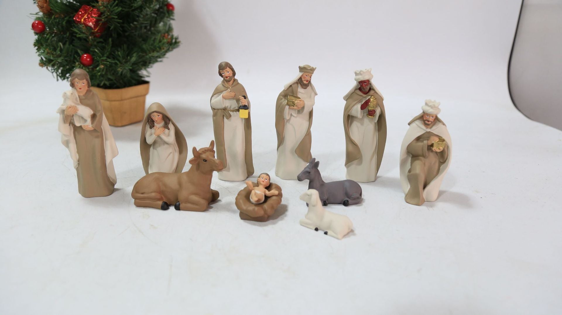 Catholic decoration set for home mantle display