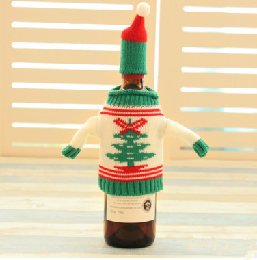 Holiday wine bottle bag in festive knitted design for celebrations