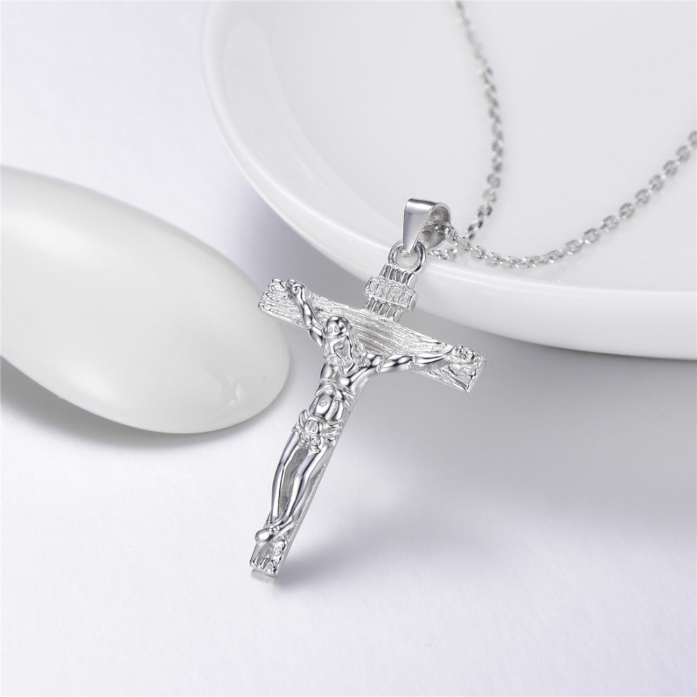 Elegant S925 silver cross pendant necklace on chain