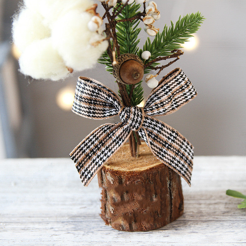 Small Wrought Iron Christmas Tree Ornament Secondary image