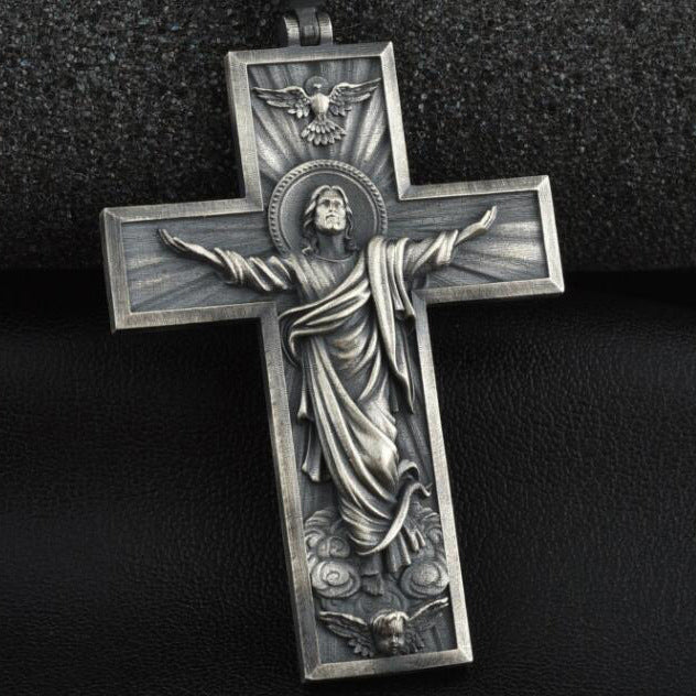Man wearing Jesus cross pendant necklace casually