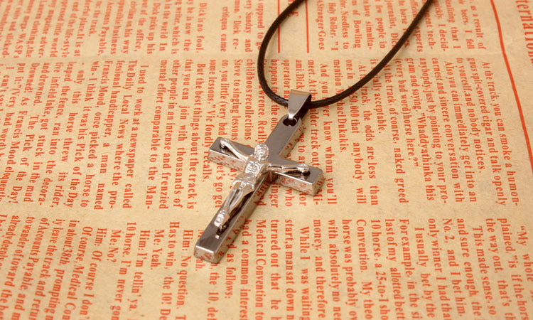 Faith jewelry - Jesus crucifix pendant close-up detail