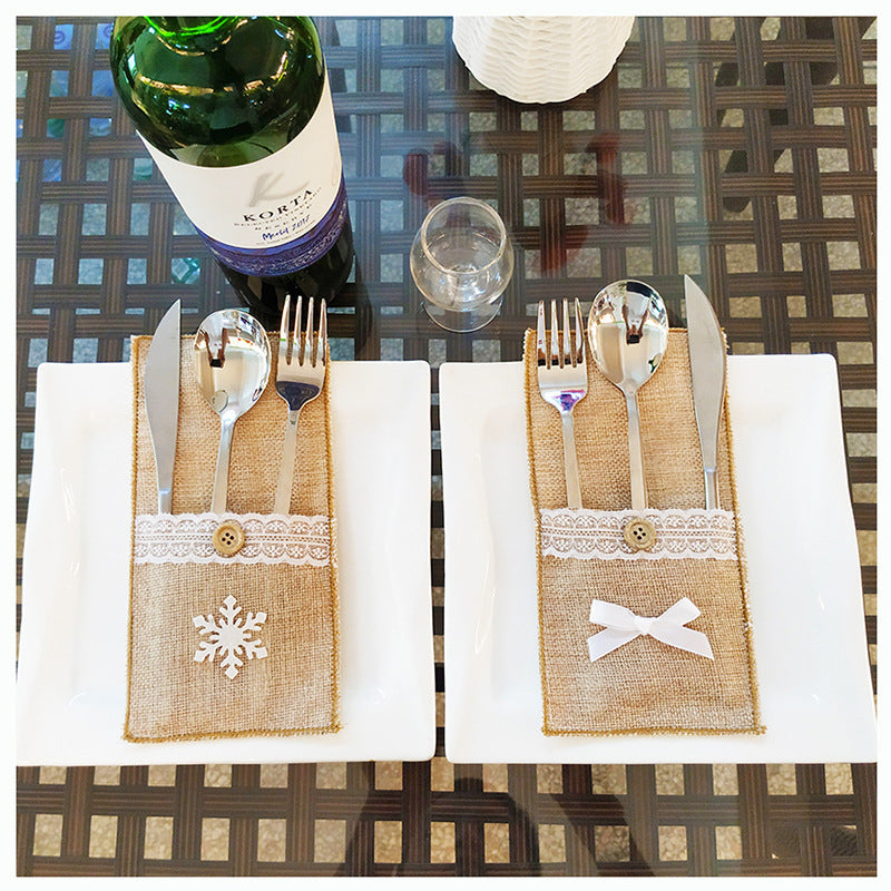 Christmas table setting featuring fabric napkins