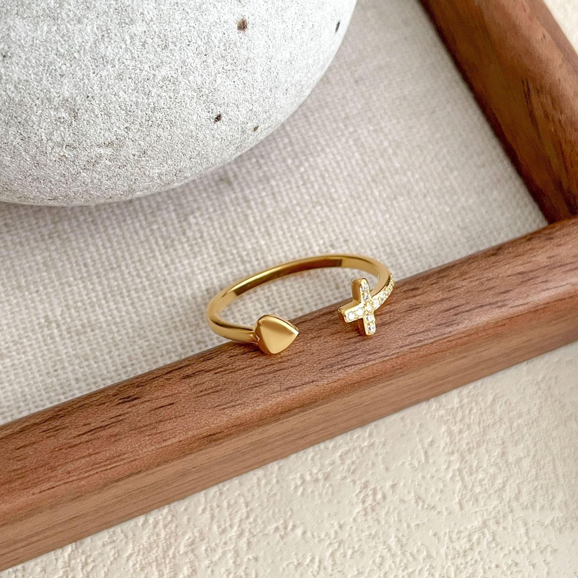 Cross heart ring with 18K gold plating in minimalist setting