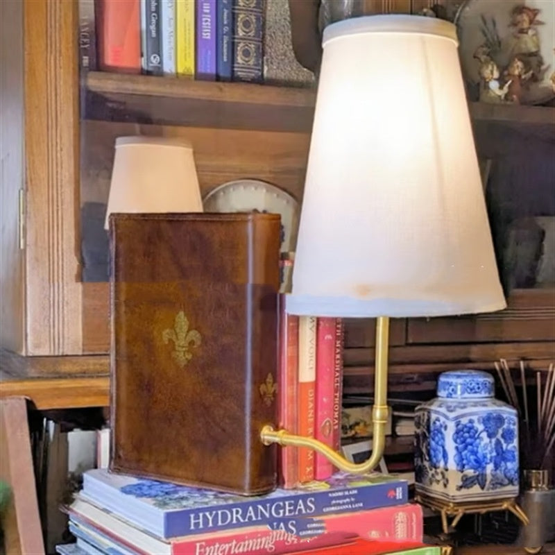 Holiday literary lamp with USB power cord detail