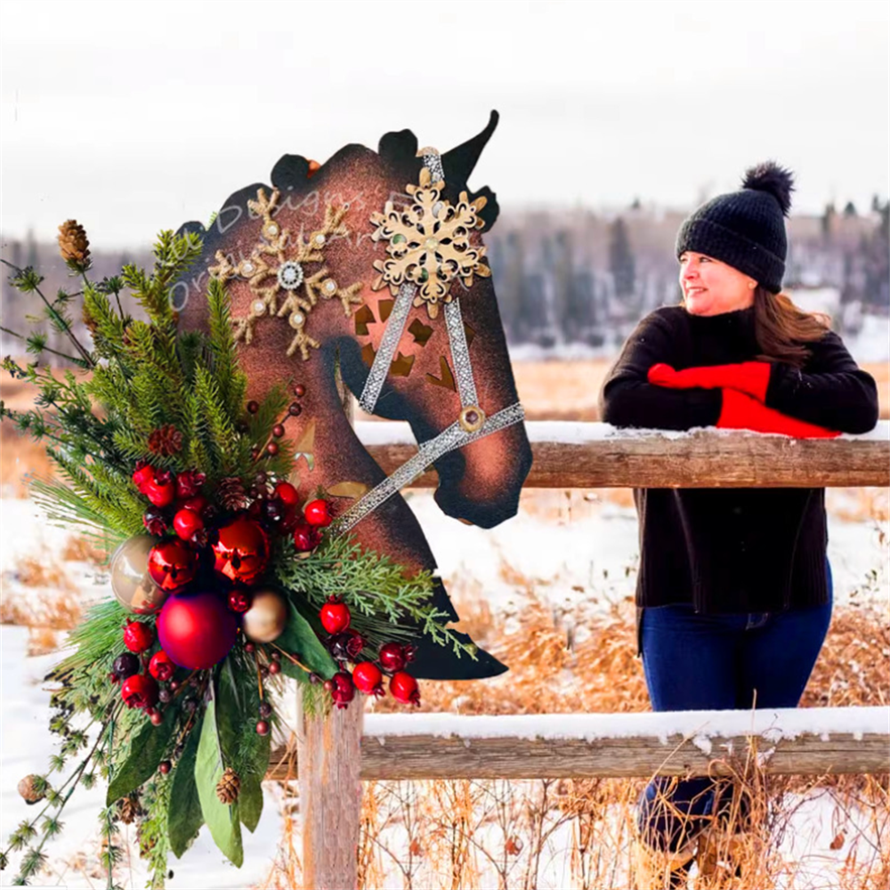 Horse Head Christmas Garland With Balls color variant
