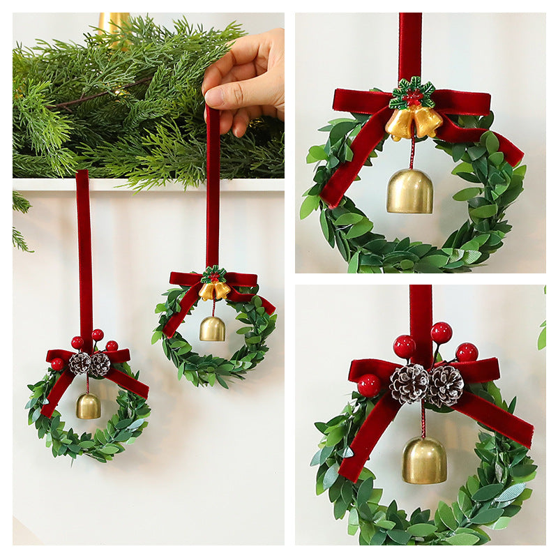 Christmas tree pendant with natural pine cone design for holiday display