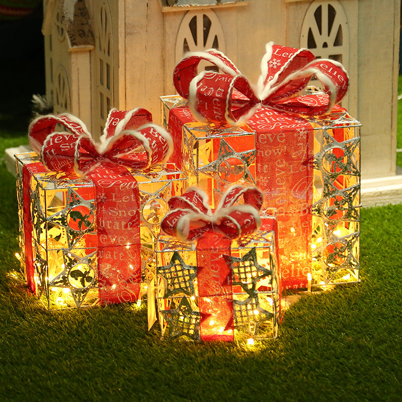 Wrought iron Christmas decoration set for mantel display