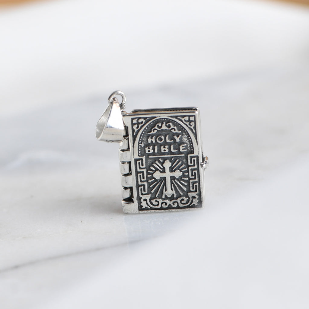 Silver cross pendant neck piece for daily faith wear