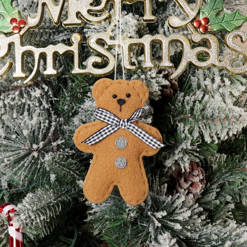 Christmas hanging ornament set featuring adorable bear design for warm festive atmosphere