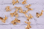 Holiday decorated mantle with bows on display - Simple Christmas Bow
