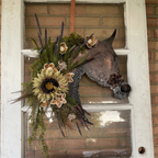 Horse Head Christmas Garland With Balls ornament detail view