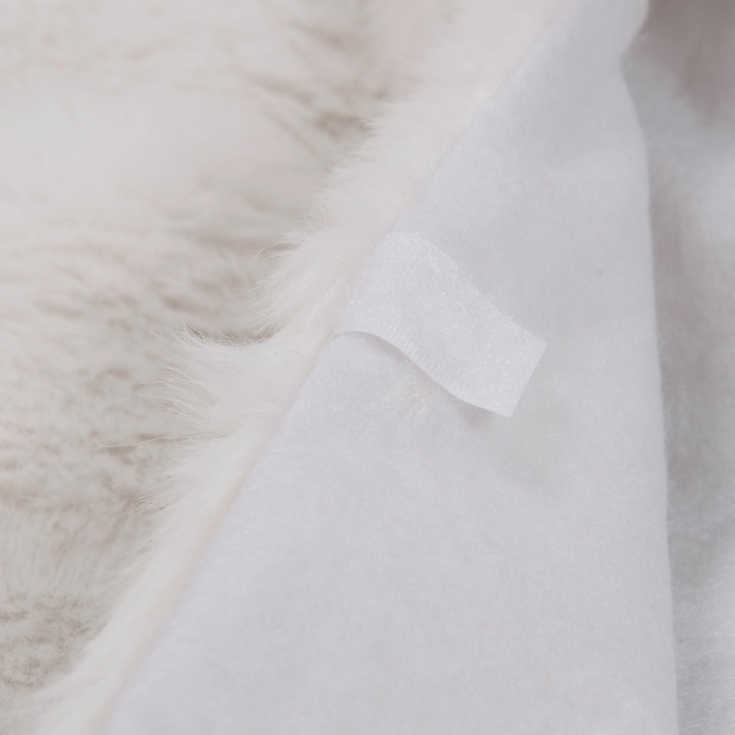 White Plush Christmas Tree Skirt Secondary image