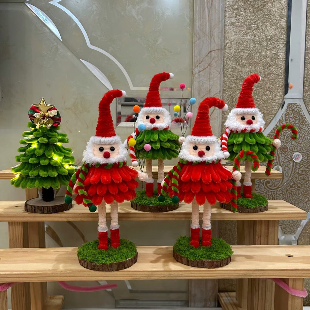 Completed Santa character made from pipe cleaners