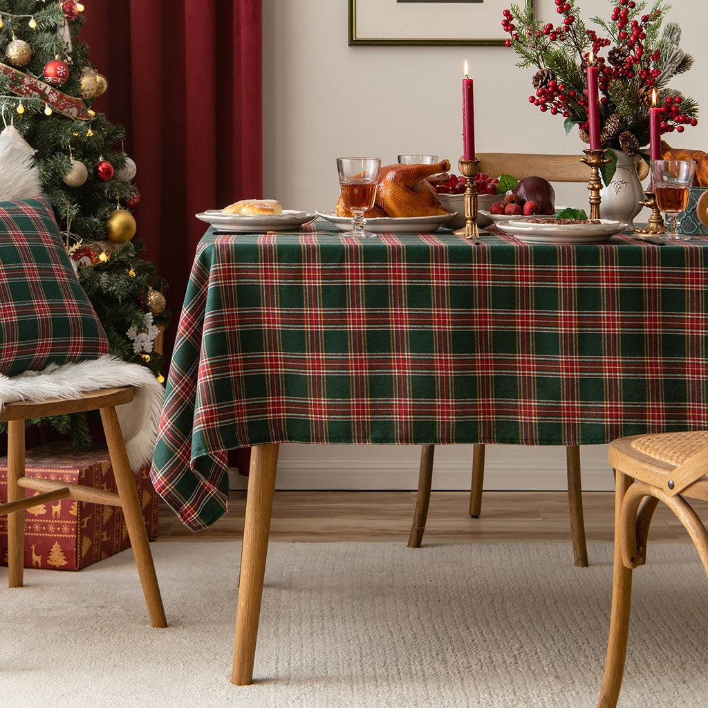 Winter wonderland Christmas table decor