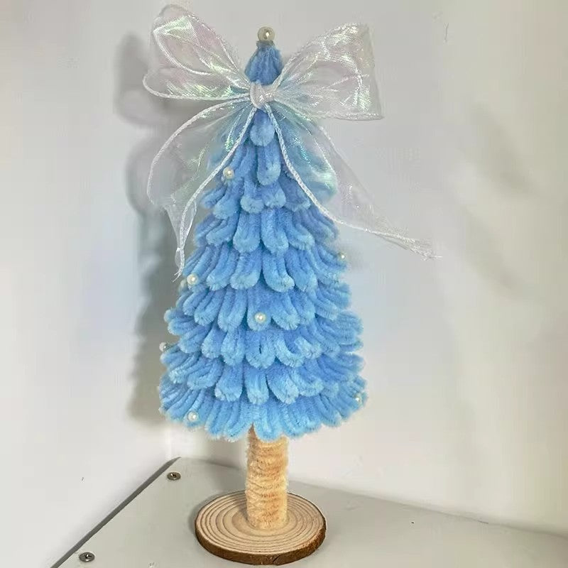 Small Christmas tree displaying luminous bow variant