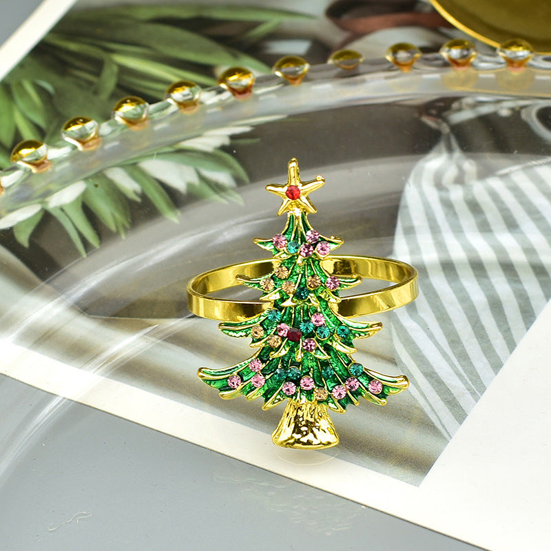 Set of Christmas tree napkin buckles in green metal finish for festive table settings
