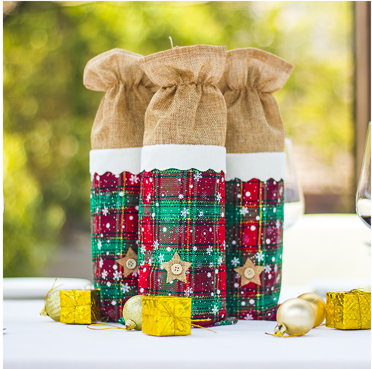 Double star wine bottle bag in cloth for Christmas table settings and gatherings