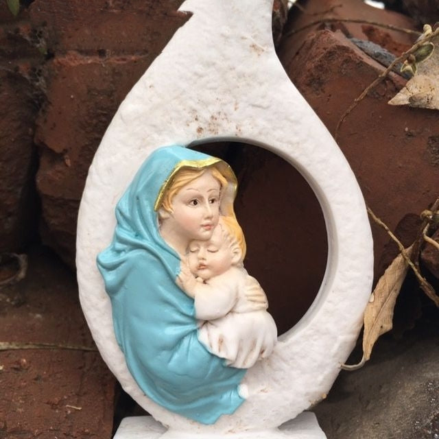 Elegant hand painted resin Virgin and Baby Jesus ornament for Christian home decor