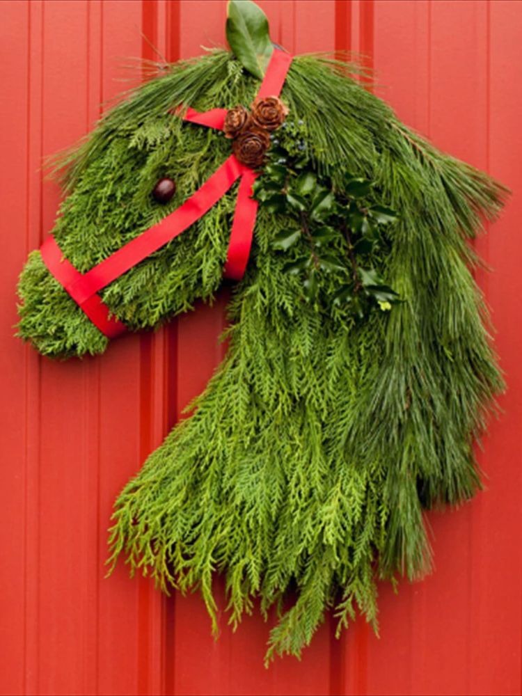 Horse Head Christmas Garland With Balls hanging display