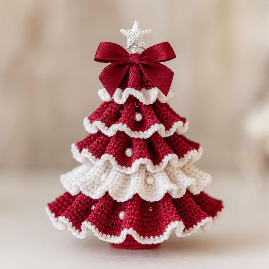 Red and green crochet Christmas tree ornament DIY craft kit Main image